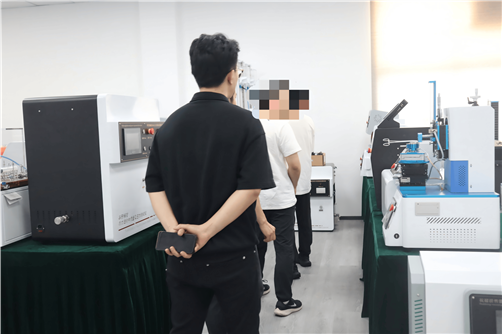 上海某某有限公司到上海徽涛考察催化剂磨损指数测定仪
