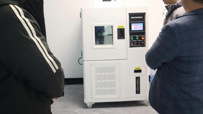 低溫皮革耐折測試儀：上海XX公司到訪上海程斯，共探行業檢測新機遇