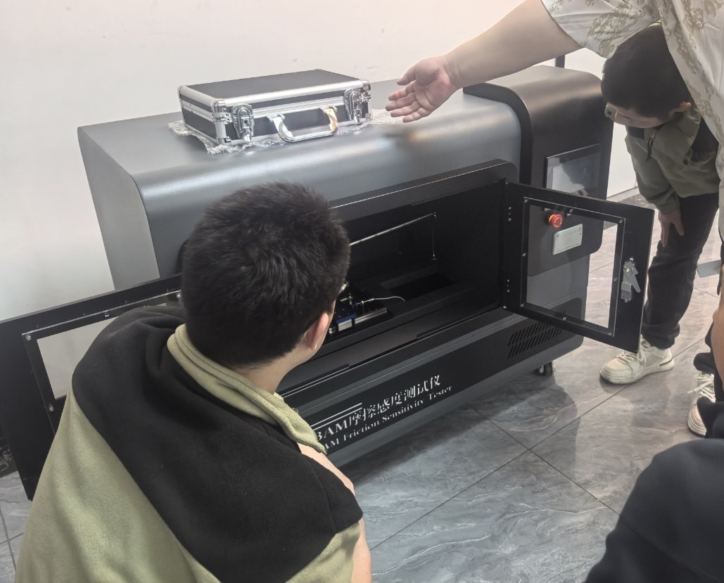 BAM摩擦感度测试仪：xx大学到访上海诚卫考察参观设备